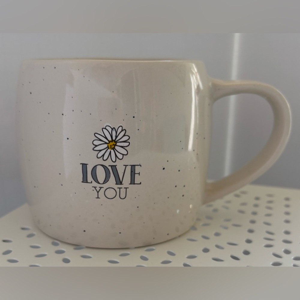 Karma (Daisy Design) LOVE YOU Coffee Mug Cup 16 oz Cream Speckled Stoneware